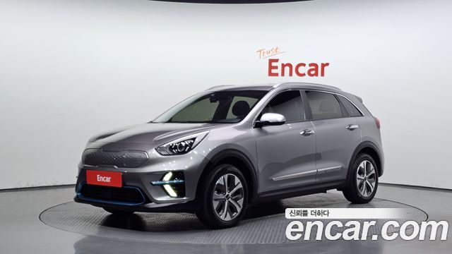 Kia Niro Prestige — пробег 71 869 км — фото 1 из 5