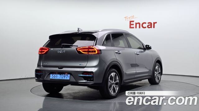Kia Niro Prestige — пробег 71 869 км — фото 2 из 5
