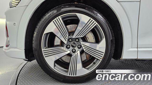 Audi e-tron из Кореи Encar