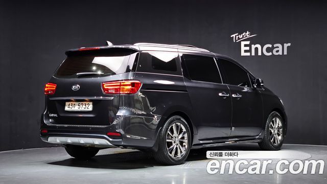 Kia Carnival из Кореи Encar