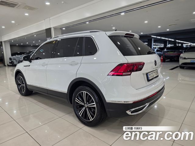 Volkswagen Tiguan 2.0 TDI Premium — пробег 102 127 км — фото 4 из 5