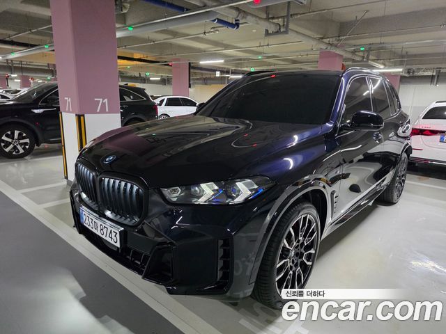 BMW X5 xDrive 50e M Sport — пробег 863 км — фото 2 из 5