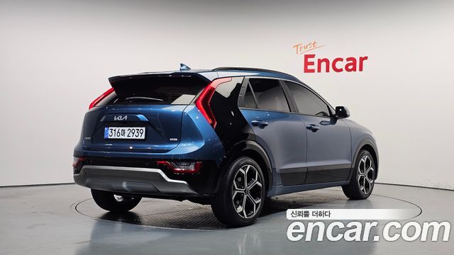 Kia Niro Signature — пробег 76 036 км — фото 2 из 5