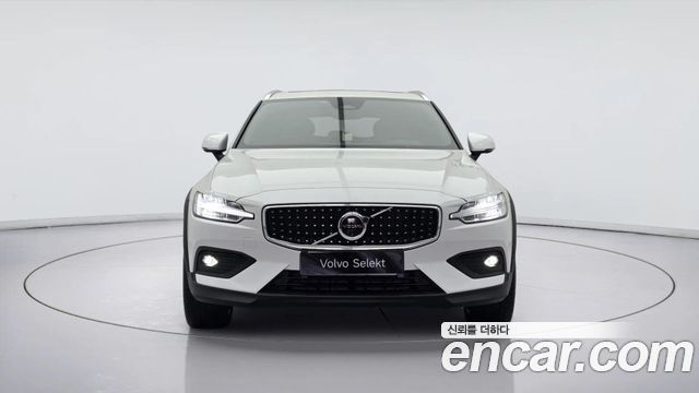 Volvo V60 B5 Ultra AWD — пробег 12 329 км — фото 2 из 5