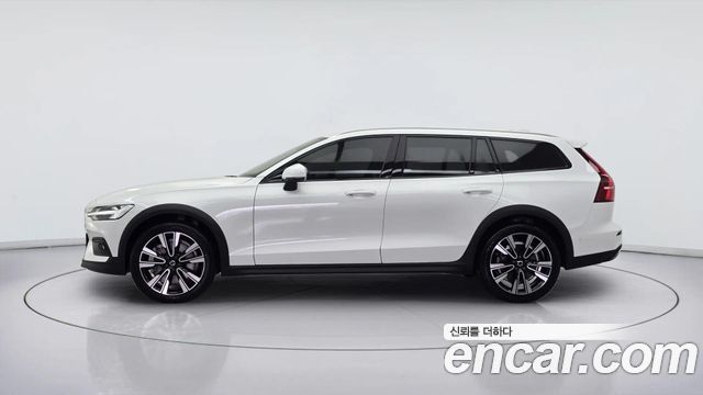 Volvo V60 B5 Ultra AWD — пробег 12 329 км — фото 5 из 5