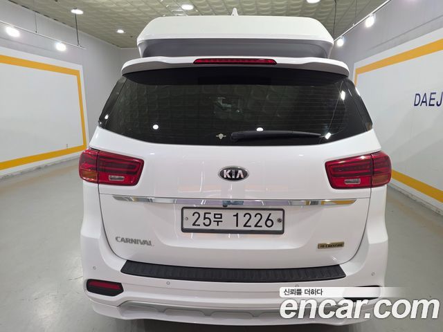 Kia Carnival 7-Seater Hi-Limousine President — пробег 160 786 км — фото 5 из 5