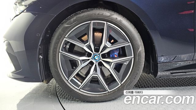 BMW i5 eDrive 40 M Sport — пробег 35 150 км — фото 5 из 5