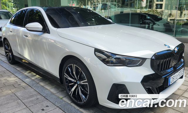 BMW 5-Series 530i xDrive M Sport — пробег 550 км — фото 1 из 5