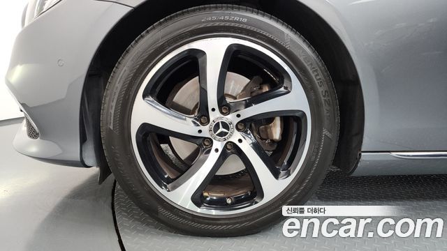 Mercedes-Benz E-Class из Кореи Encar