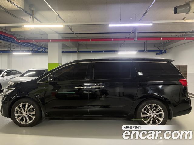 Kia Carnival 7-Seater Limousine VIP — пробег 162 875 км — фото 1 из 5