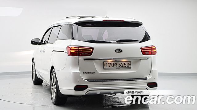 Kia Carnival из Кореи Encar