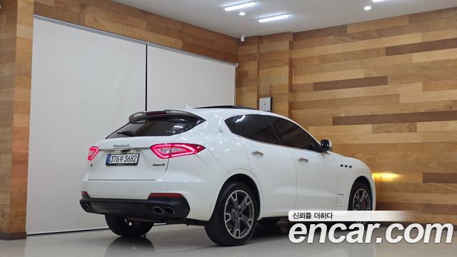 Maserati Levante из Кореи Encar