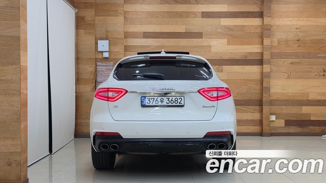 Maserati Levante из Кореи Encar