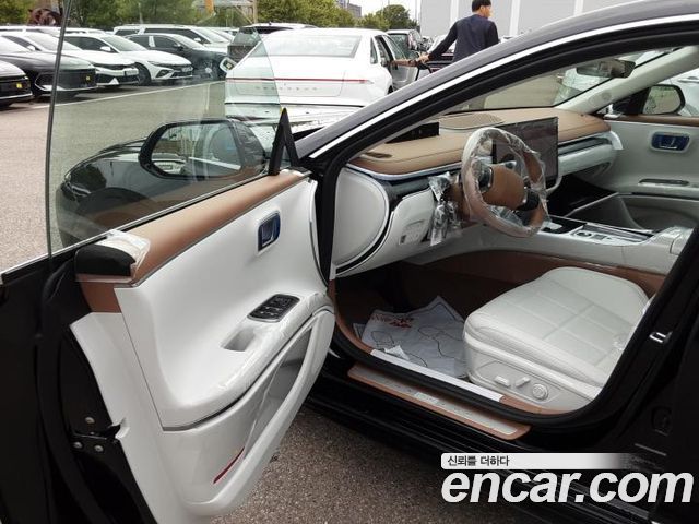 Hyundai Grandeur Premium — пробег 1 км — фото 3 из 5