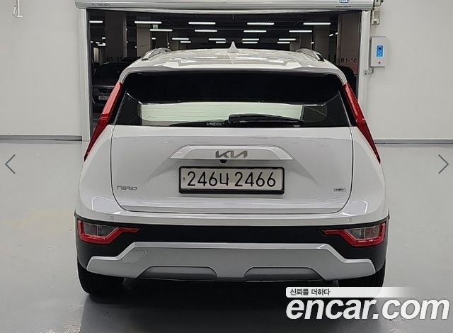Kia Niro Prestige — пробег 15 748 км — фото 3 из 5