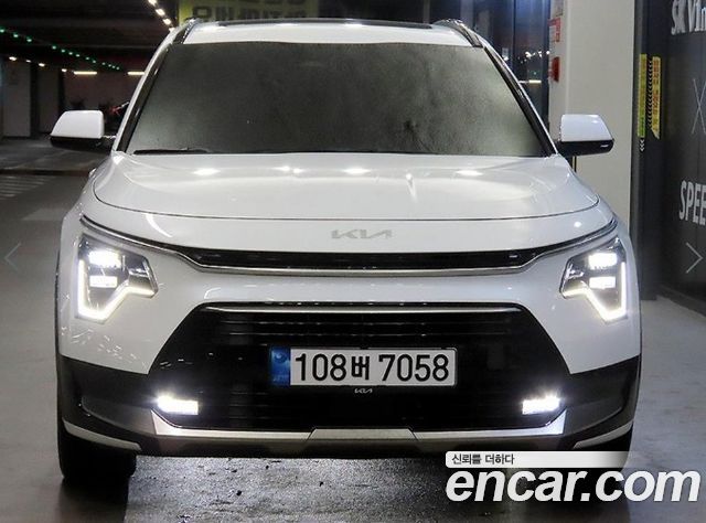 Kia Niro Signature — пробег 12 289 км — фото 2 из 5
