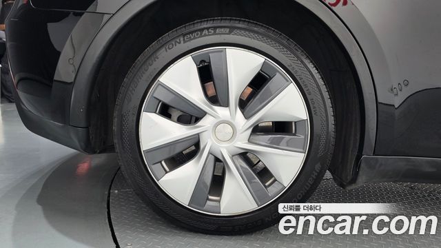 Tesla Model Y Long Range AWD — пробег 96 353 км — фото 5 из 5
