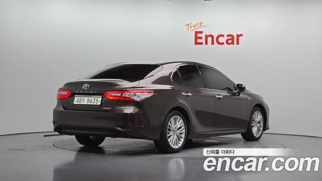Toyota Camry 2.5 XLE Hybrid — пробег 97 888 км — фото 2 из 5