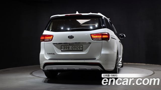 Kia Carnival из Кореи Encar