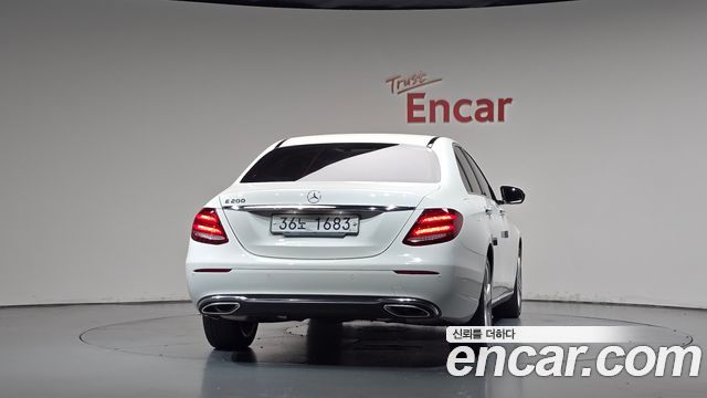 Mercedes-Benz E-Class E200 Avantgarde — пробег 65 260 км — фото 4 из 5