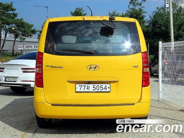 Hyundai Starex 12-Seater Wagon Smart — пробег 196 982 км — фото 4 из 5