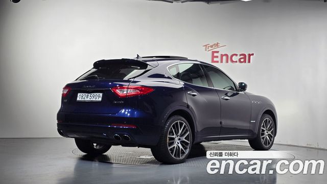 Maserati Levante из Кореи Encar