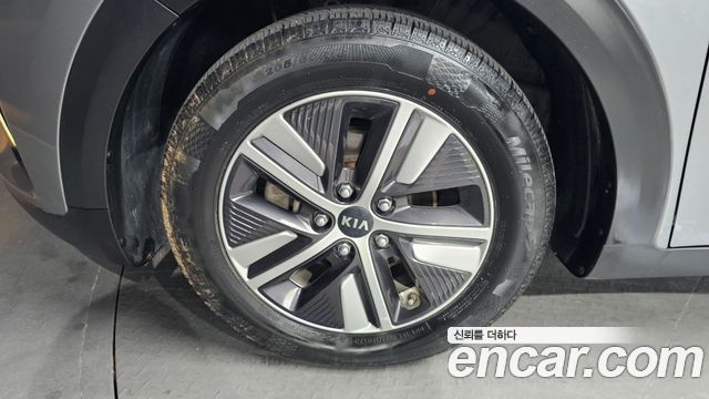 Kia Niro 1.6 HEV Prestige — пробег 127 190 км — фото 5 из 5