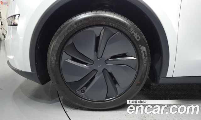 Tesla Model Y Premium Long Range AWD — пробег 28 км — фото 5 из 5