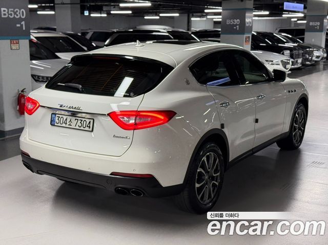 Maserati Levante из Кореи Encar