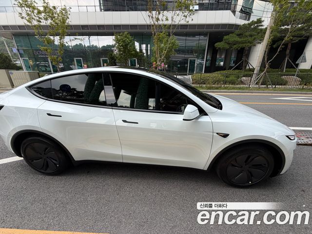 Tesla Model Y Premium RWD — пробег 500 км — фото 3 из 5
