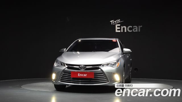 Toyota Camry 2.5 XLE — пробег 32 577 км — фото 3 из 5