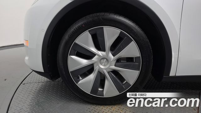 Tesla Model Y Long Range AWD — пробег 65 815 км — фото 5 из 5