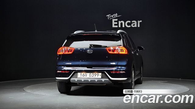 Kia Niro Prestige — пробег 121 496 км — фото 4 из 5