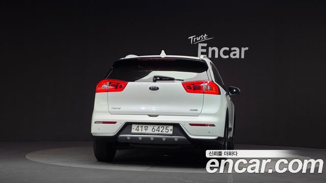Kia Niro Prestige — пробег 123 940 км — фото 4 из 5