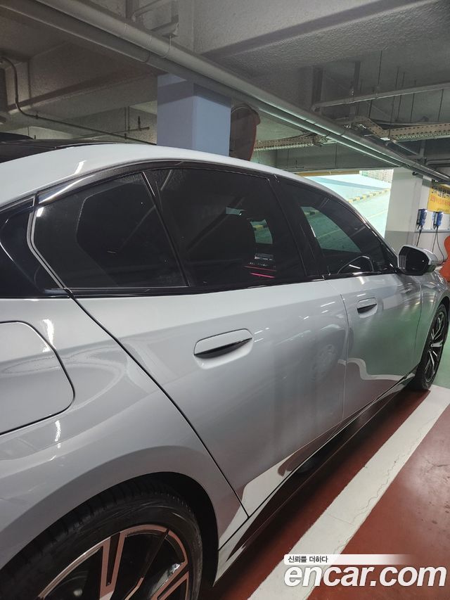 BMW 5-Series 530i xDrive M Sport — пробег 4 000 км — фото 3 из 5