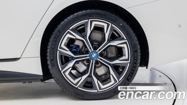 BMW i4 eDrive40 M Sports Pro — пробег 20 300 км — фото 5 из 5