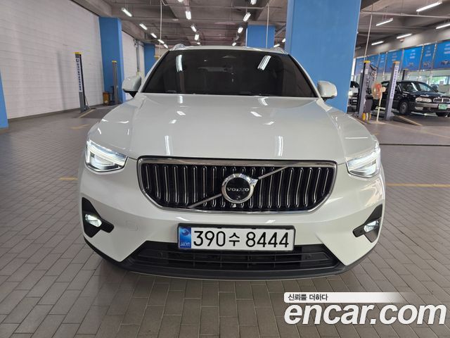 Volvo XC40 B4 Ultra Bright — пробег 9 622 км — фото 2 из 5