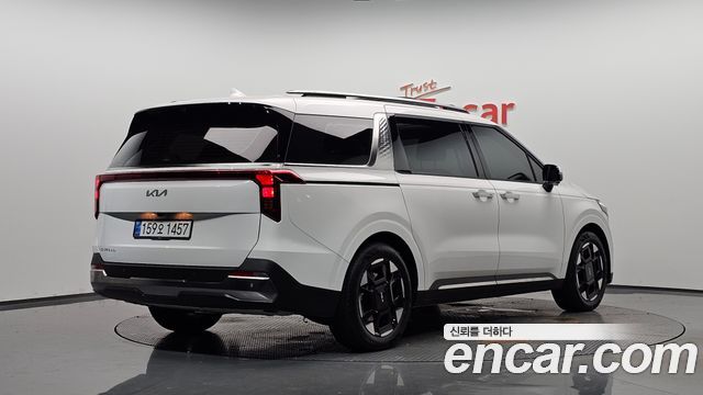 Kia Carnival Gasoline 7-Seater Signature — пробег 11 928 км — фото 2 из 5