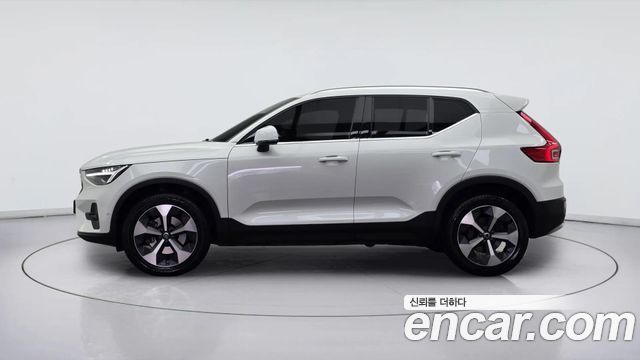 Volvo XC40 B4 Ultra Bright — пробег 5 740 км — фото 3 из 5