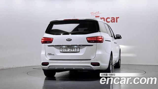 Kia Carnival 9-Seater Noblesse Special — пробег 185 992 км — фото 4 из 5