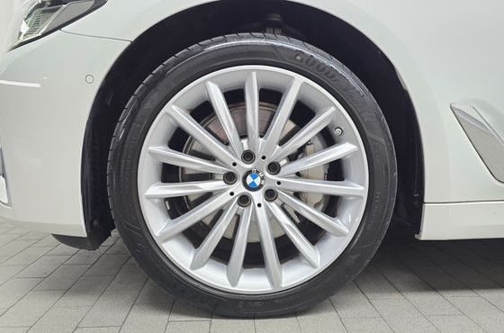 BMW 5-Series 530i xDrive Luxury — пробег 40 989 км — фото 5 из 5