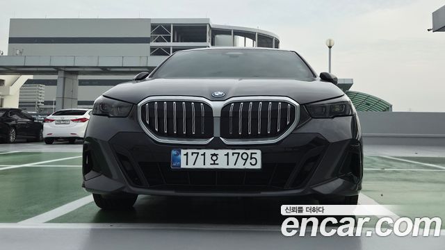 BMW 5-Series 530e M Sport — пробег 56 232 км — фото 1 из 5