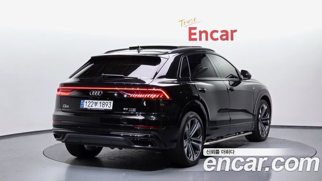 Audi Q8 55 TFSI Quattro Premium — пробег 24 033 км — фото 2 из 5