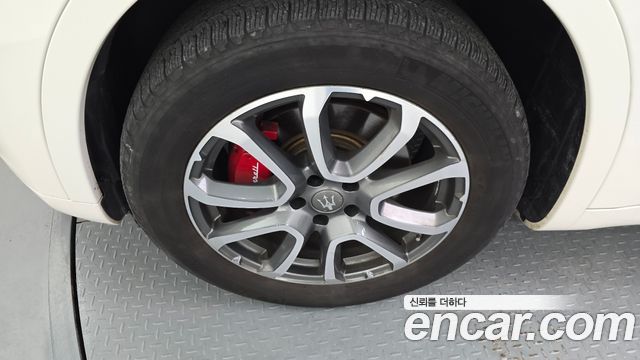 Maserati Levante из Кореи Encar
