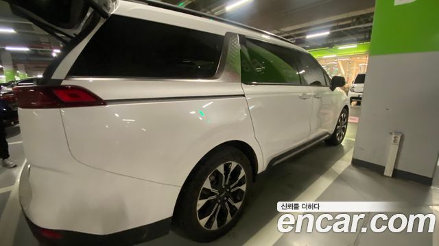 Kia Carnival 9-Seater Signature — пробег 96 000 км — фото 2 из 5