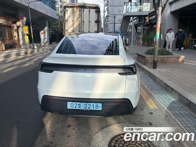 Tesla Model Y RWD — пробег 550 км — фото 3 из 5