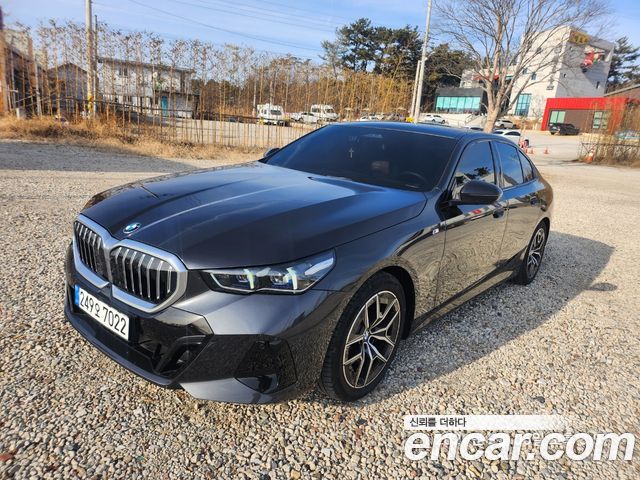 BMW 5-Series 520i M Sport — пробег 16 000 км — фото 1 из 5