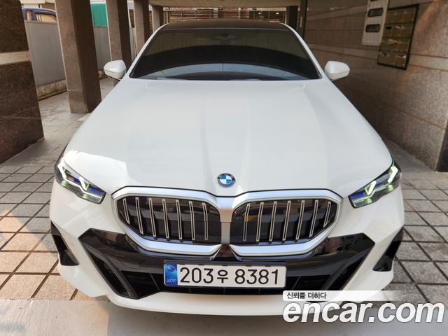 BMW 5-Series 520i M Sport — пробег 900 км — фото 1 из 5