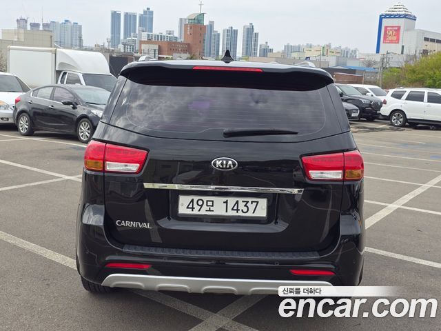 Kia Carnival 9-seater Luxury — пробег 117 659 км — фото 4 из 5