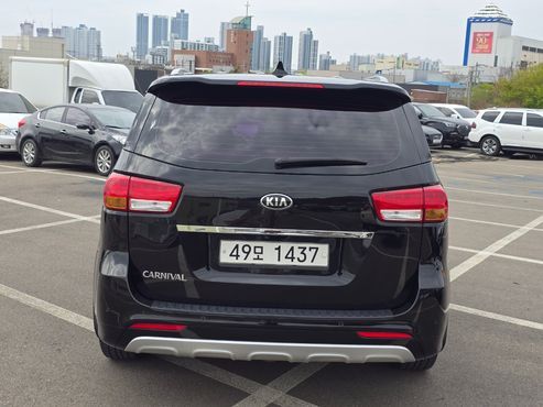 Kia Carnival 9-seater Luxury — пробег 117 659 км — фото 4 из 5